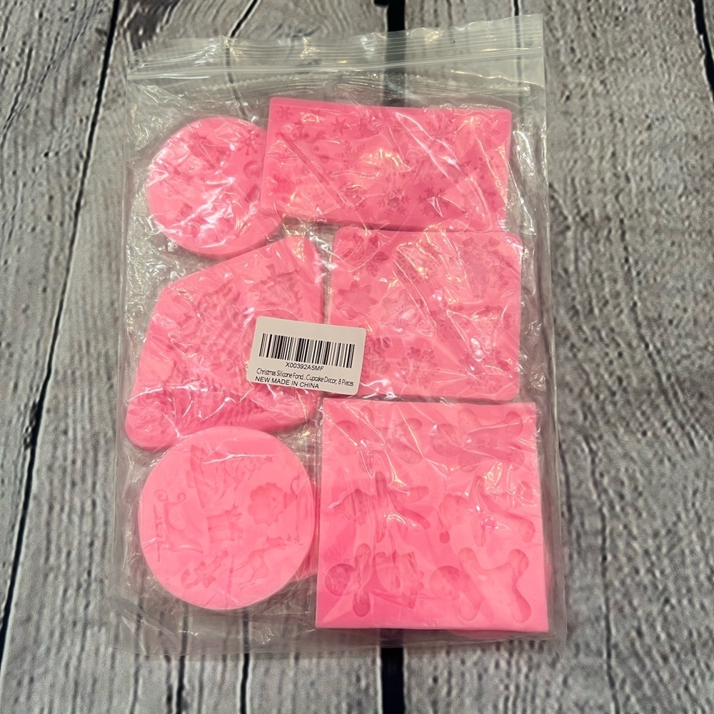 NEW CHRISTMAS MOLD 8 PIECE SET